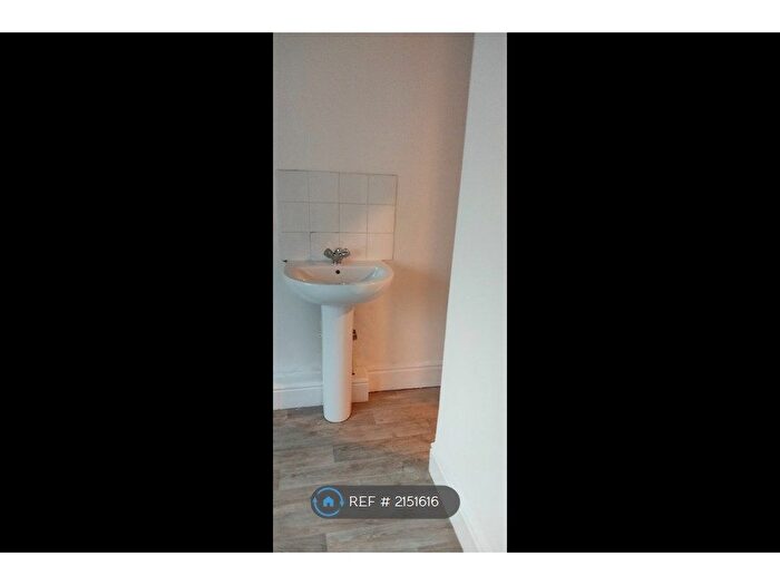 3 Bedroom Semi-Detached House To Rent In Hucklow Road, Sheffield, S5