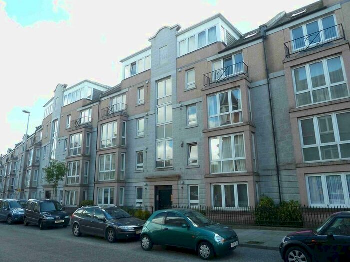 3 Bedroom Flat To Rent In Union Grove, Top Floor, AB10