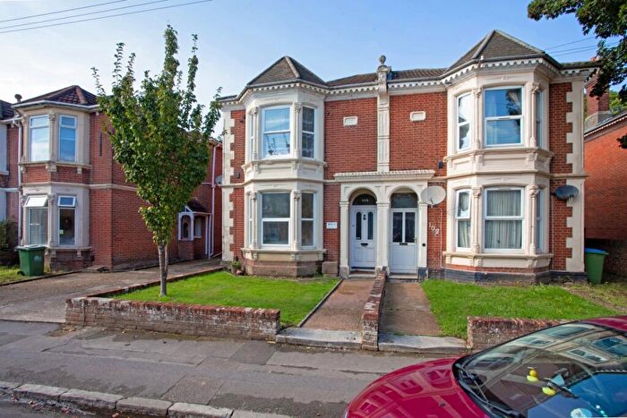 2 Bedroom Apartment To Rent In Gordon Avenue Portswood, SO14
