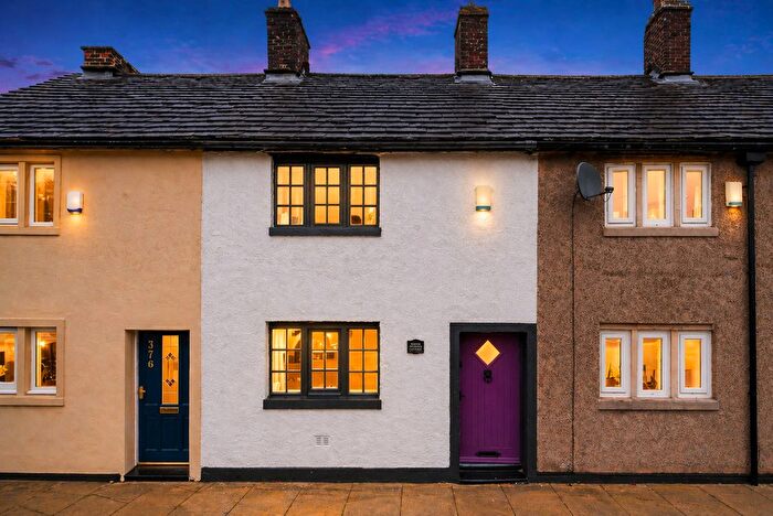 2 Bedroom Cottage For Sale In Rochdale Road, Shaw, OL2