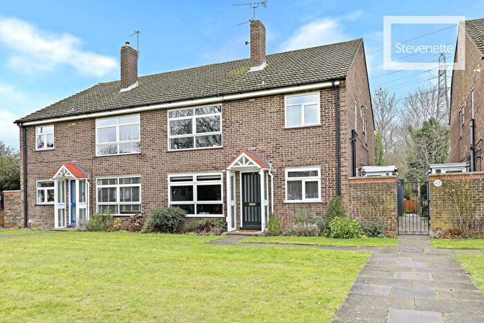 2 Bedroom Maisonette For Sale In Leaview, Waltham Abbey, EN9