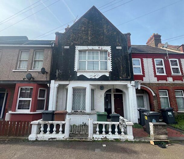 2 Bedroom Flat For Sale In Morieux Road, Leyton, London, E10