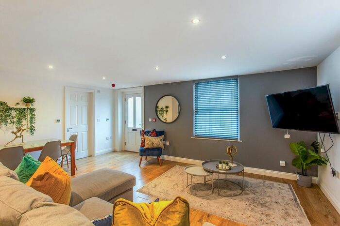 1 Bedroom Flat To Rent In High Street, Batheaston, Bath, BA1