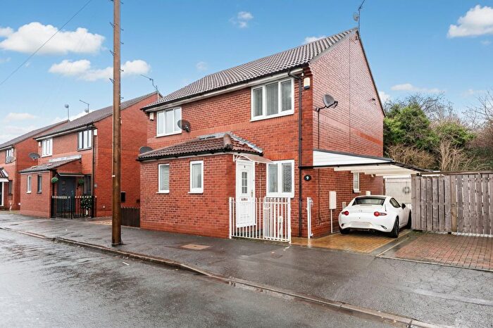 2 Bedroom Semi-Detached House For Sale In New Bridge Road, Hull, HU9
