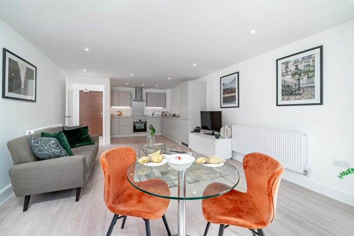 1 Bedroom Apartment For Sale In Cambridge Place, Aylesbury, HP20