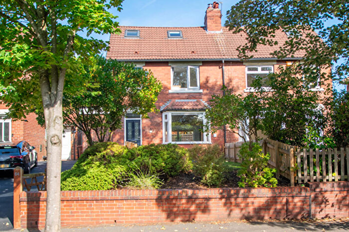 4 Bedroom Semi-Detached House For Sale In The Drive, Leeds, LS8