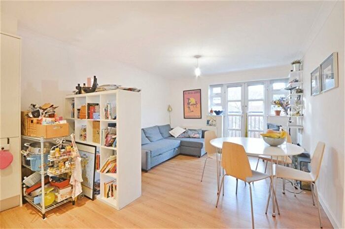 2 Bedroom Flat To Rent In Vallance Road, London, E1