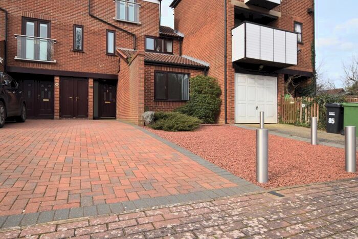 1 Bedroom Flat To Rent In Belsize Avenue, Springfield, MK6