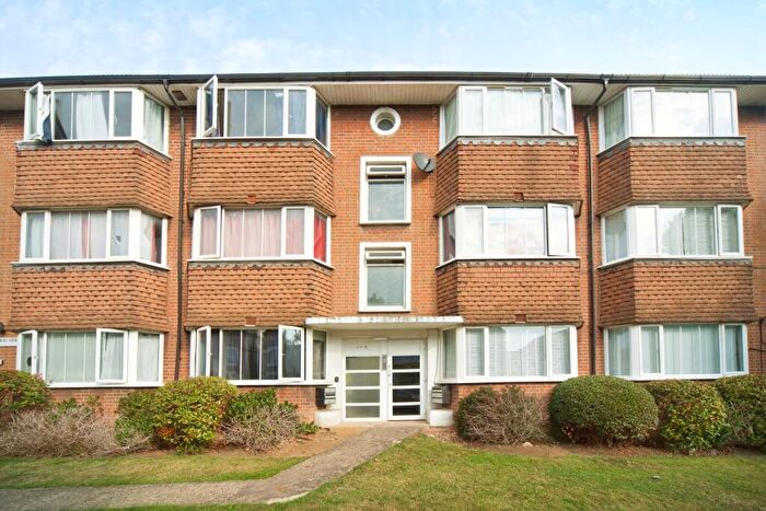 2 Bedroom Flat For Sale In Clarence Road, Wood Green, London, N22