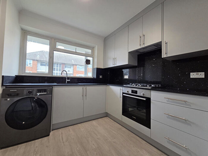 2 Bedroom Flat To Rent In South Mount, High Road, Whetstone, London, N20