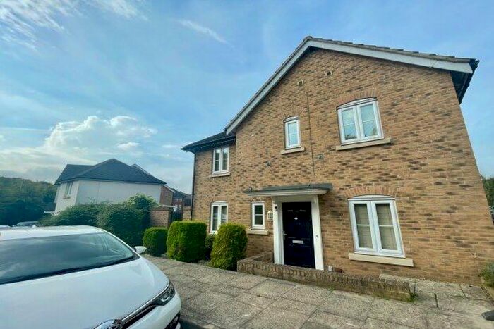 2 Bedroom Property To Rent In Horace Road, Rochester, ME2