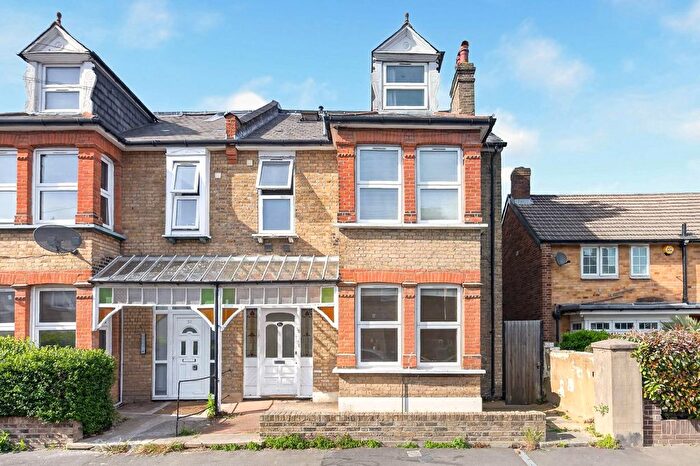 2 Bedroom Flat For Sale In Pownall Road, Hounslow, TW3