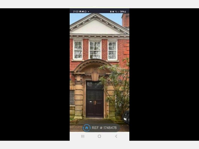 3 Bedroom Flat To Rent In Mere Close, London, SW15