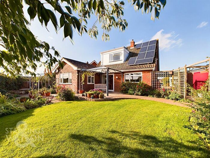 3 Bedroom Property For Sale In Christine Avenue, Lingwood, Norwich, NR13