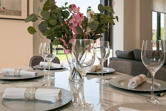 2 Bedroom Flat To Rent In Faraday Road, London, W10