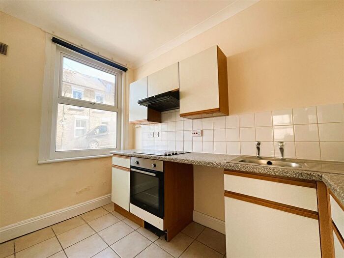 1 Bedroom Flat To Rent In Pagitt Street, Chatham, ME4