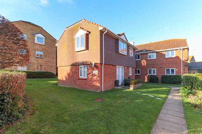 1 Bedroom Flat For Sale In Hadlow Drive, Cliftonville, Margate, Kent, CT9
