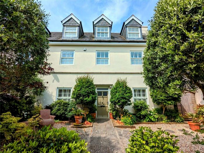 4 Bedroom Semi-Detached House For Sale In Dawlish, Devon, EX7