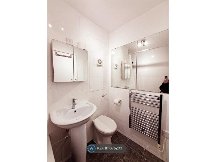 1 Bedroom Flat To Rent In Waterloo Gardens, London, N1