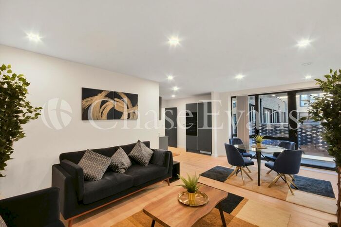 2 Bedroom Flat To Rent In Hanwell Square, Middle Road, Hanwell, London, W7