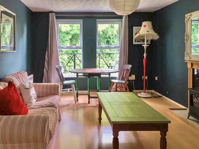 2 Bedroom Apartment To Rent In Mariner Avenue, B16