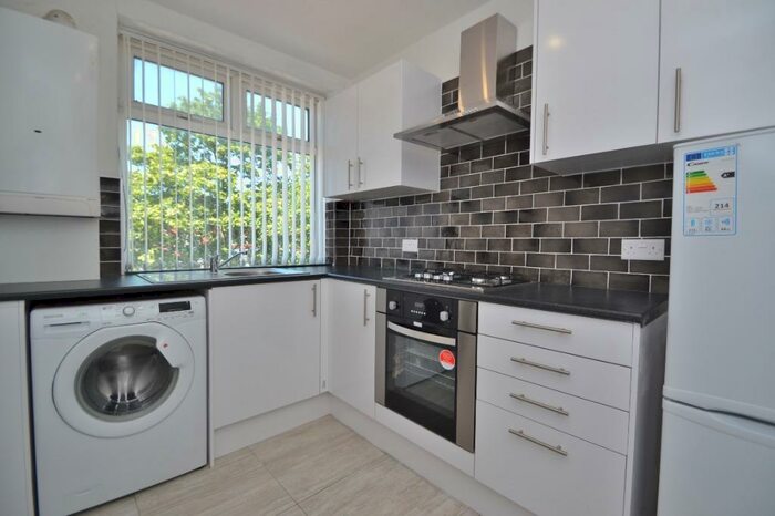 1 Bedroom Flat To Rent In Easterly Road, Oakwood, Leeds, LS8