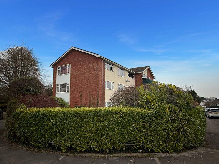 2 Bedroom Flat To Rent In Deane Drive, Taunton, TA1