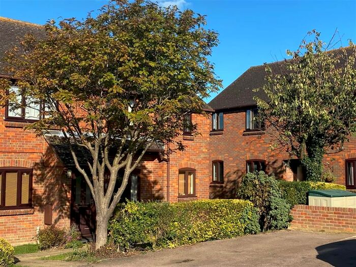 2 Bedroom Flat To Rent In Quainton Road, Waddesdon, Aylesbury, HP18