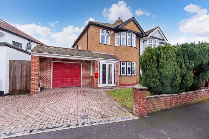 3 Bedroom Semi Detached House For Sale In Westcroft, Slough, SL2