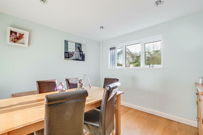 4 Bedroom Detached House For Sale In Pear Tree Dell, Letchworth Garden City, SG6