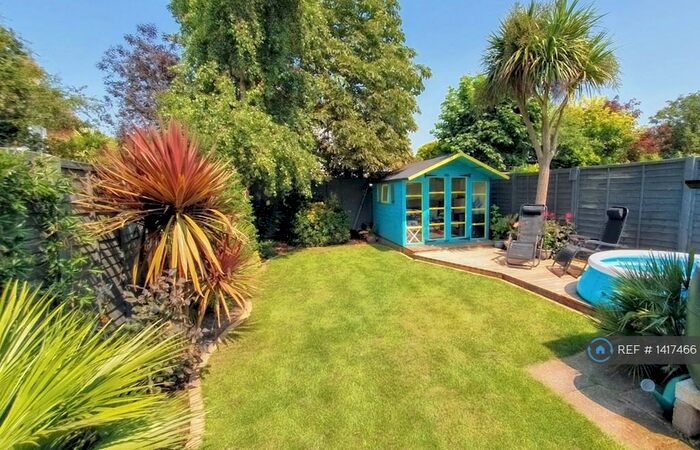 2 Bedroom Flat To Rent In Portfield Road, Christchurch, BH23