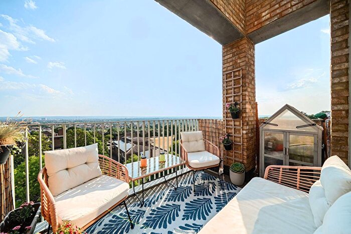 4 Bedroom Flat For Sale In Beulah Hill, Upper Norwood, London, SE19