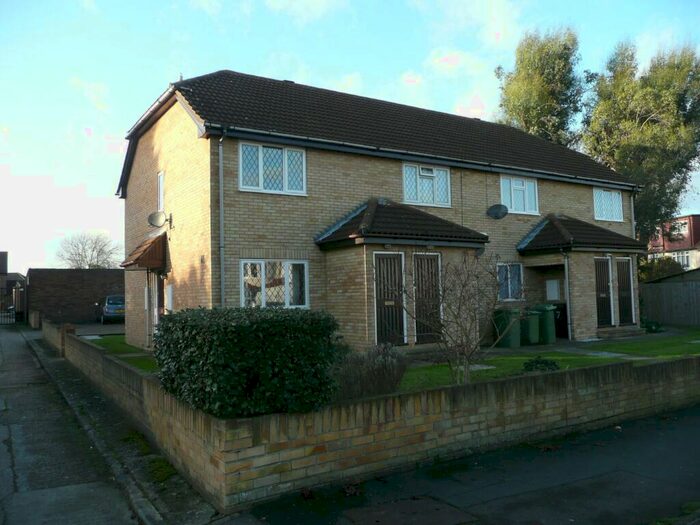 1 Bedroom Maisonette To Rent In Ardrossan Gardens, Worcester Park, Surrey., KT4