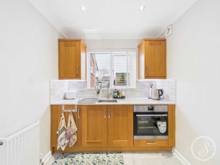 5 Bedroom Detached House For Sale In Oakdale Meadow, Leeds, LS14