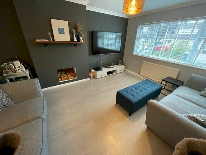 3 Bedroom Terraced House To Rent In Willow Drive, Rayleigh, SS6