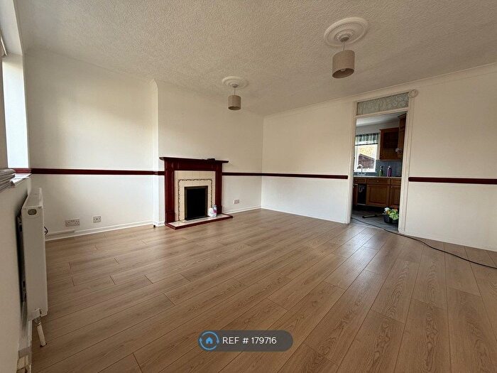 2 Bedroom Maisonette To Rent In Lillibrooke Crescent, Maidenhead, SL6