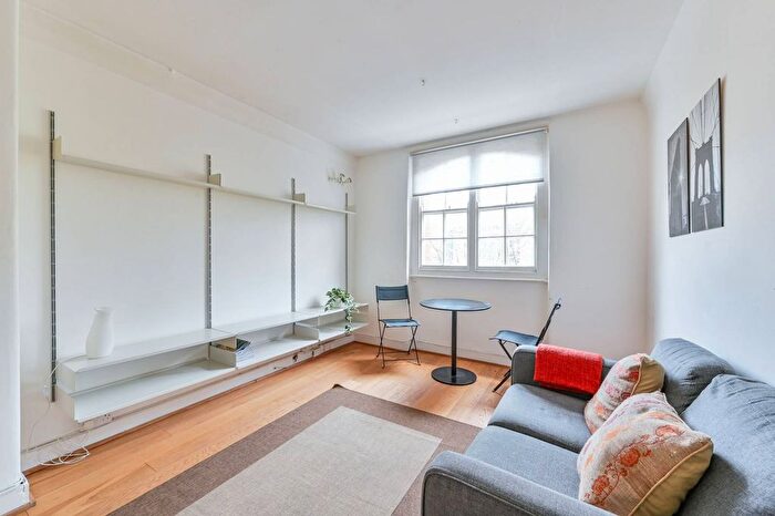 1 Bedroom Flat For Sale In Hastings Street, Bloomsbury, London, WC1H