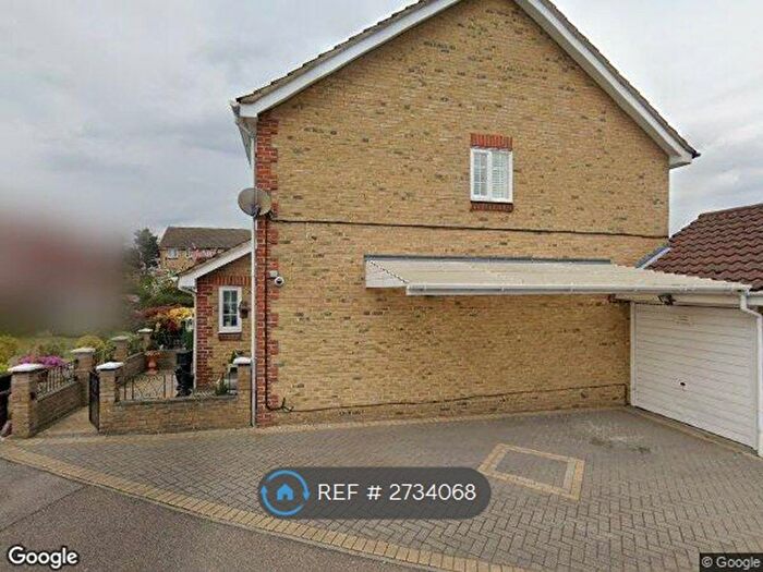 3 Bedroom Semi Detached House To Rent In Canada Road, Erith, DA8