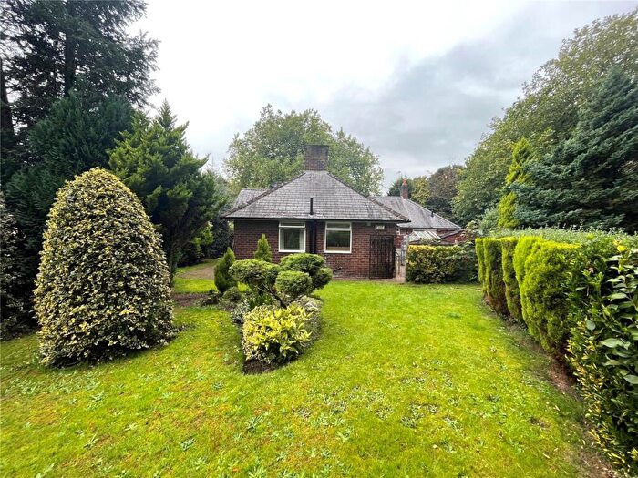 3 Bedroom Bungalow To Rent In Weaste Lane, Salford, Greater Manchester, M6