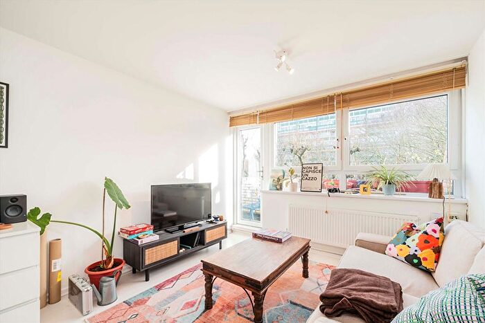 2 Bedroom Flat For Sale In Tayport Close, Islington, N1