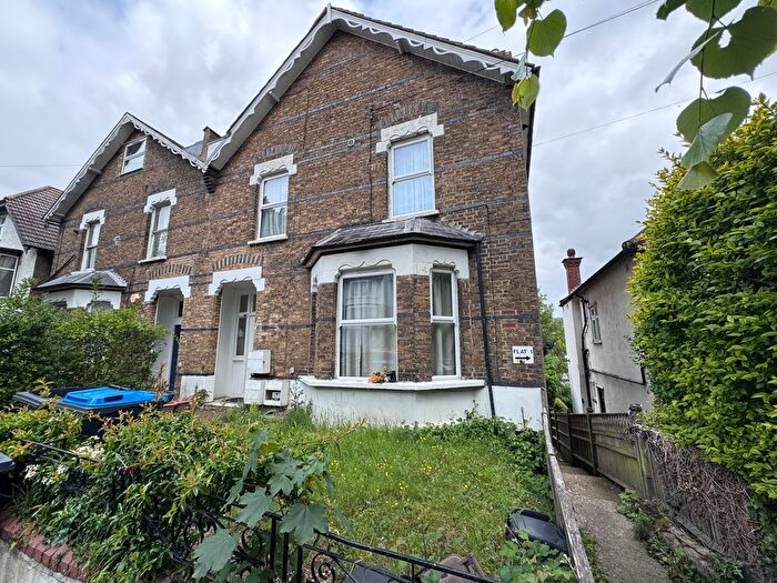1 Bedroom Semi-Detached House For Sale In Avondale Road, South Croydon, CR2