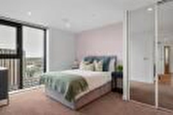 2 Bedroom Flat To Rent In Castle Park View, Castle Street, Bristol, Bristol, BS2