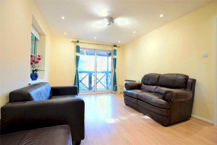 2 Bedroom Apartment To Rent In Admirals Court, Rose Kiln Lane, Reading, Berkshire, RG1