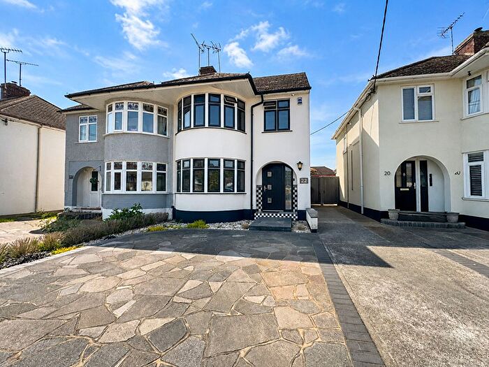 4 Bedroom Semi-Detached House For Sale In Southbourne Grove, Hockley, SS5