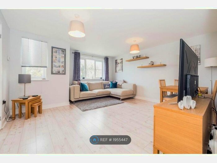 2 Bedroom Flat To Rent In Brandon Close, Chafford Hundred, Grays, RM16