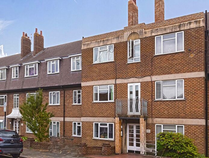 2 Bedroom Flat For Sale In Sheridan Terrace, Hove, BN3