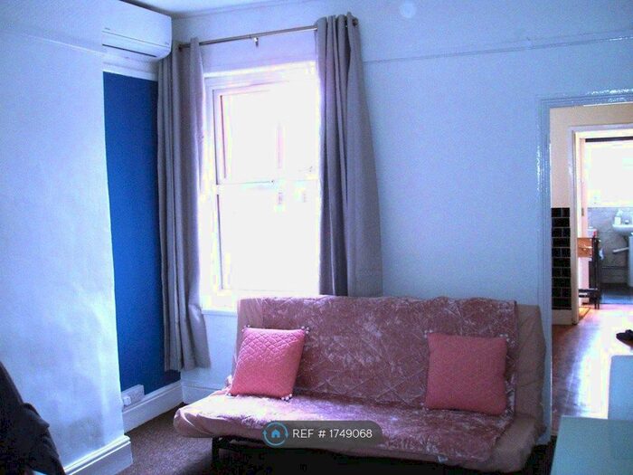 1 Bedroom Flat To Rent In Queensland Avenue, Coventry, CV5