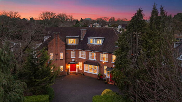 2 Bedroom Flat For Sale In Oakleigh Avenue, Whetstone, N20