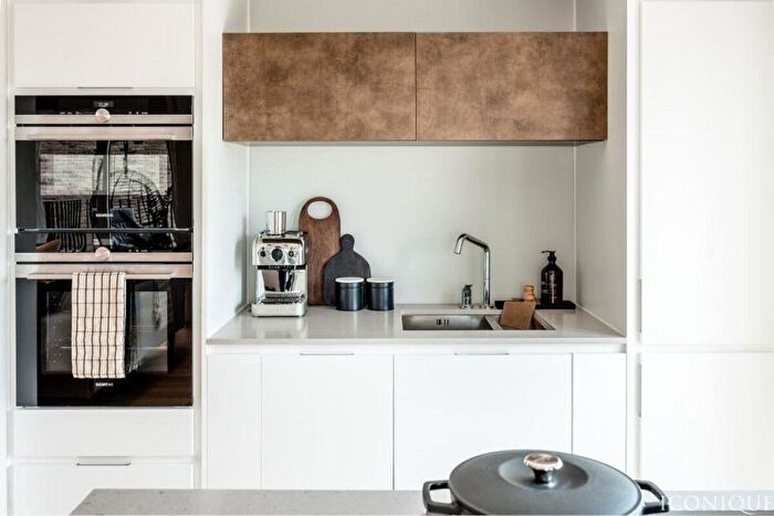 2 Bedroom Flat For Sale In Exchange Gardens, London, SW8