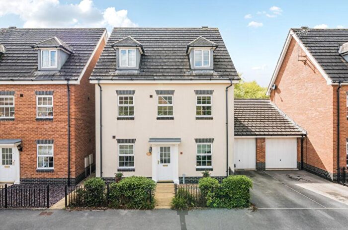 4 Bedroom Link Detached House For Sale In Emerald Close, Harrogate, HG1